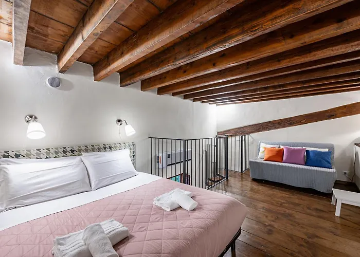 Guesthost - Il Covo Di Camillo - And Charming